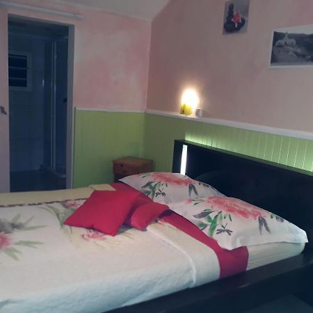 Petite Fleur De Lentilles Bed & Breakfast Силаос Екстериор снимка