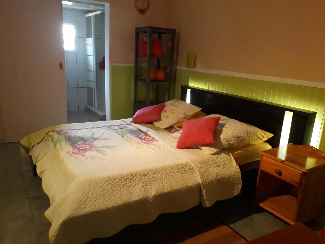 Petite Fleur De Lentilles Bed & Breakfast Силаос Екстериор снимка