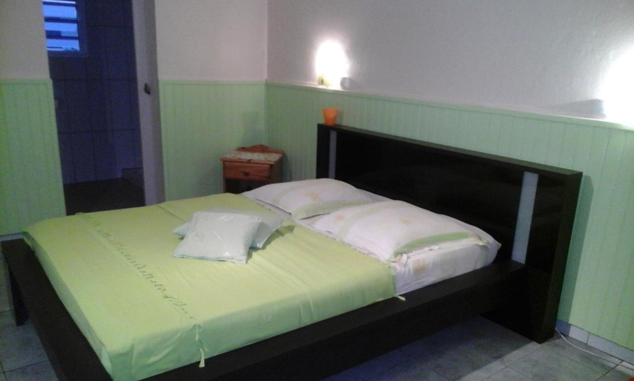 Petite Fleur De Lentilles Bed & Breakfast Силаос Екстериор снимка