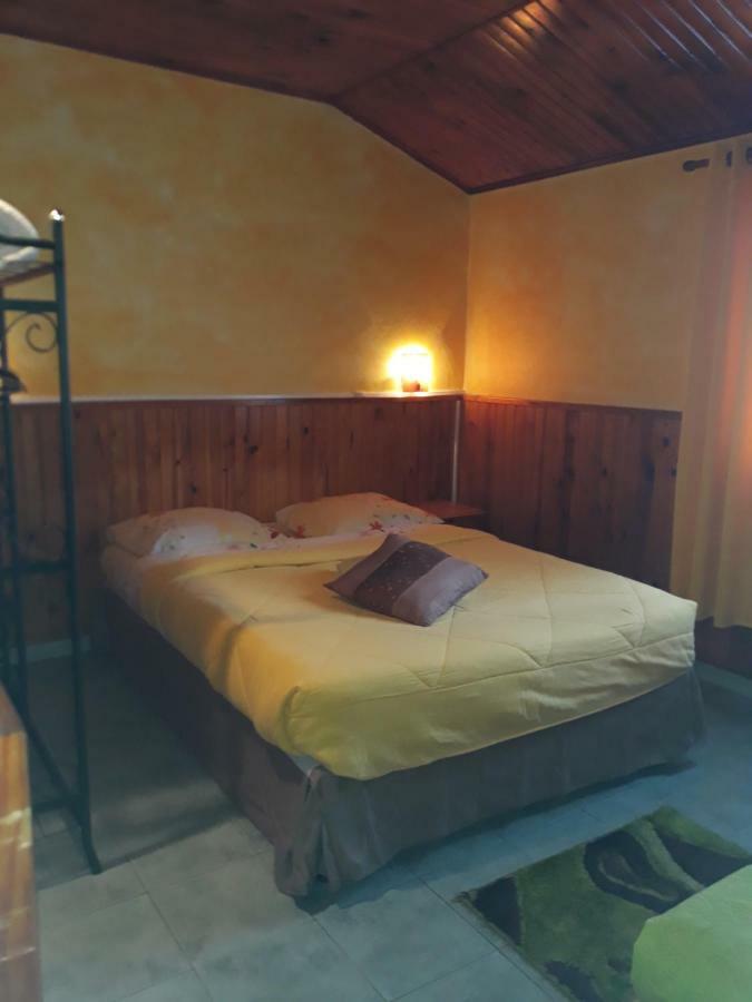 Petite Fleur De Lentilles Bed & Breakfast Силаос Екстериор снимка