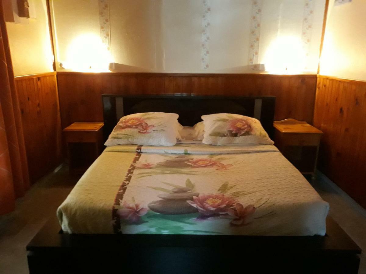 Petite Fleur De Lentilles Bed & Breakfast Силаос Екстериор снимка