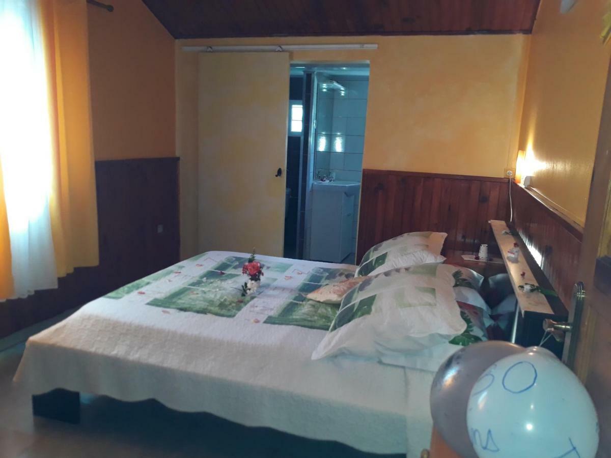 Petite Fleur De Lentilles Bed & Breakfast Силаос Екстериор снимка