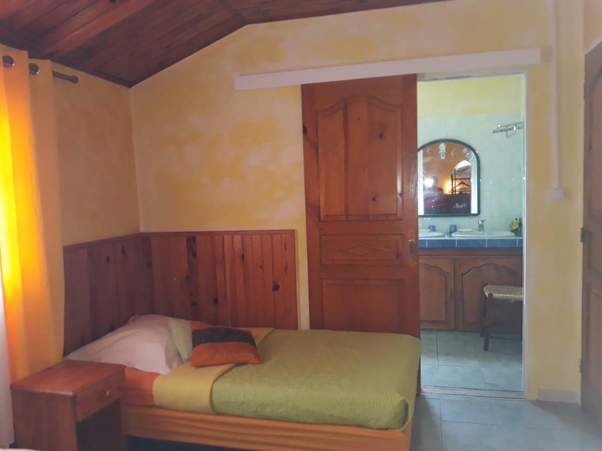 Petite Fleur De Lentilles Bed & Breakfast Силаос Екстериор снимка