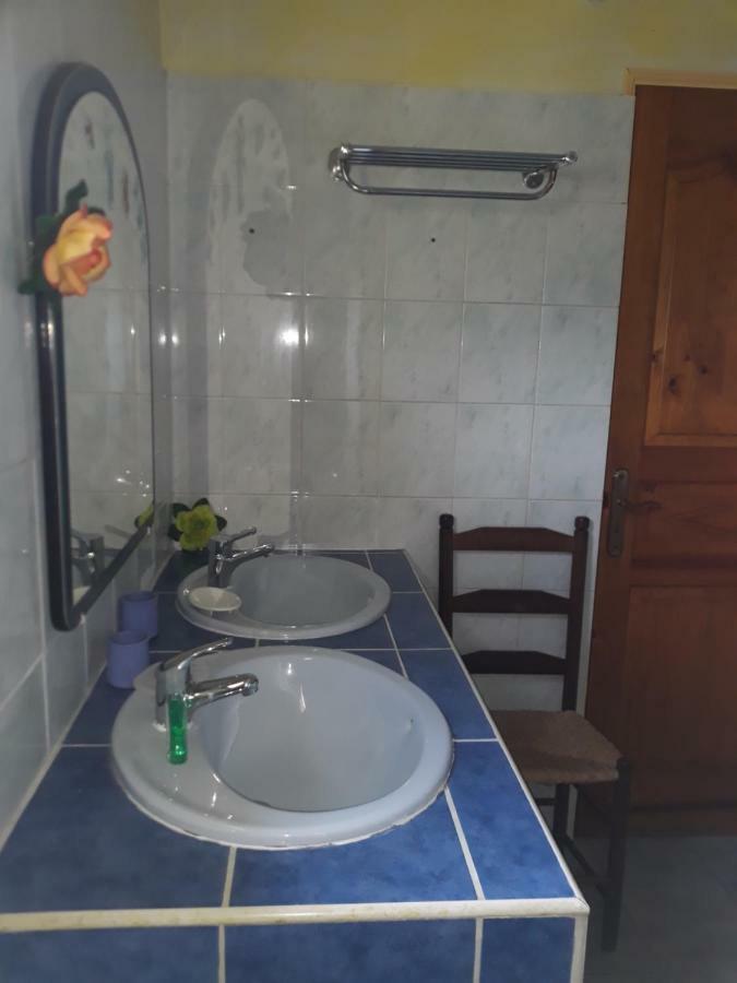 Petite Fleur De Lentilles Bed & Breakfast Силаос Екстериор снимка