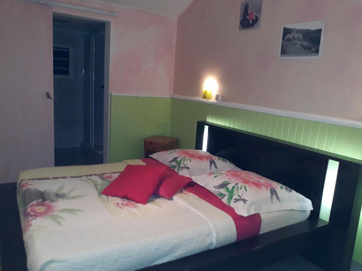 Petite Fleur De Lentilles Bed & Breakfast Силаос Екстериор снимка